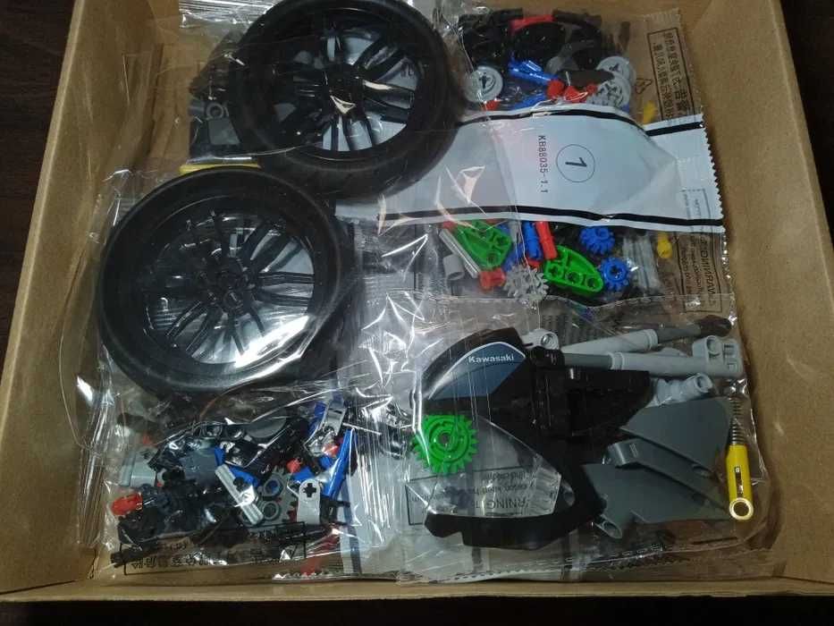 CURAND TIP lego technic: Motocicleta Kawasaki Ninja H2R 42170