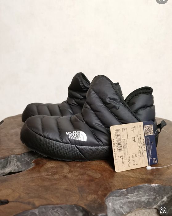Продам обувь the north face