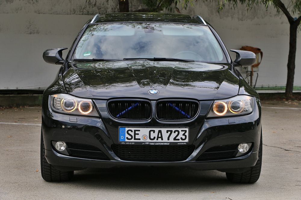 Vand BMW seria 3 X-Drive Bi-Xenon Navi Piele Panoramic