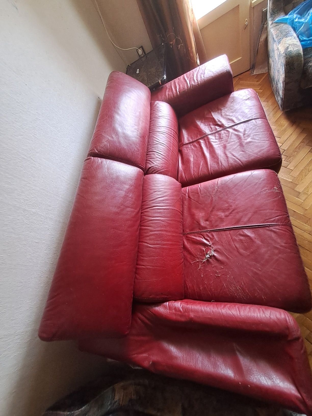Продавам използван диван.
