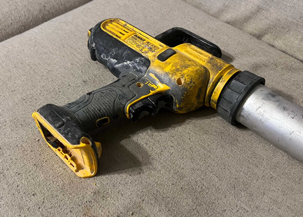 Pistol electric DeWalt DCE580 18V aplicare adezivi si etansanti