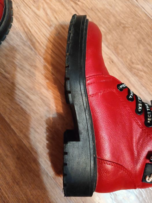 Продаю зимние сапожки детские на 7-9лет