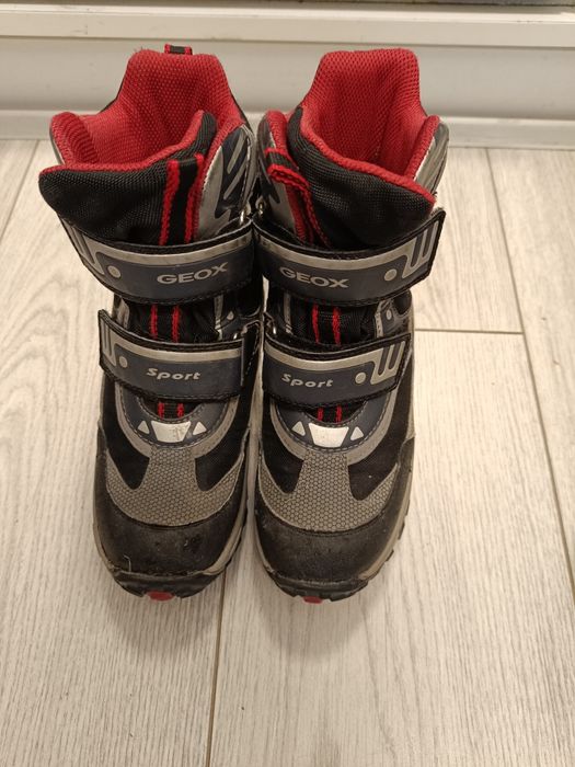 Светещи маратонки Skechers ,ботуши Geox, кецове Converse,кецове Guess