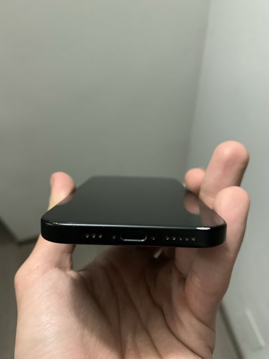 iPhone 15 - Black - 128GB
