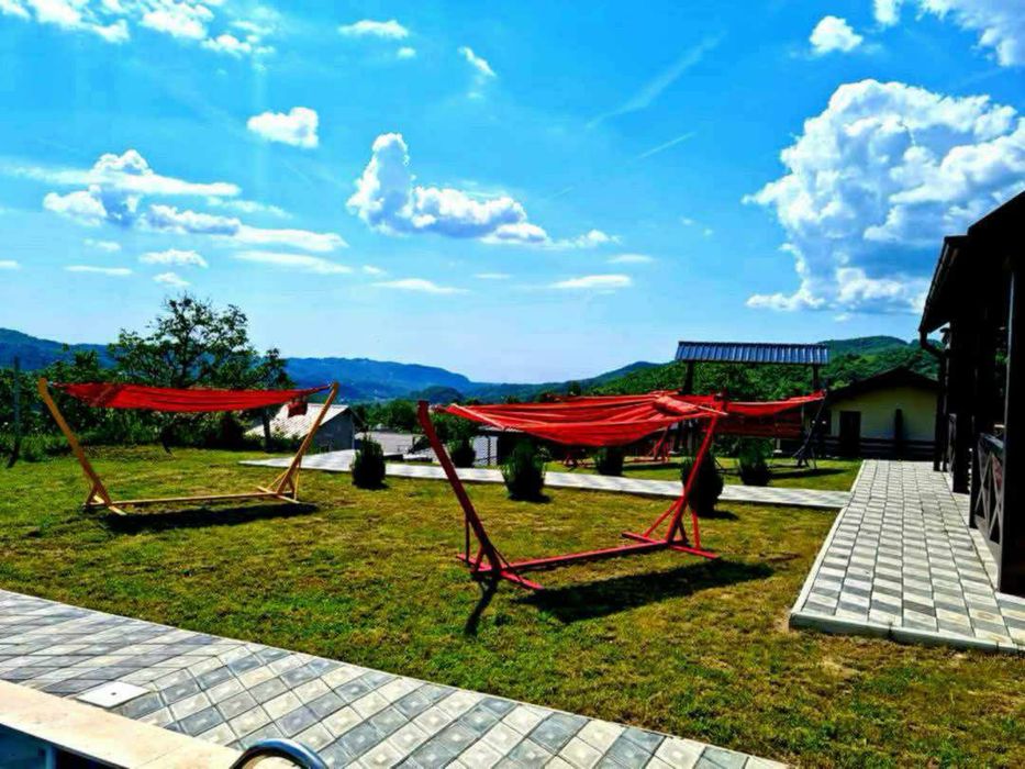 Piscină, ciubăr, foișor, grătar, munte  cazare relaxare totală 10 pers