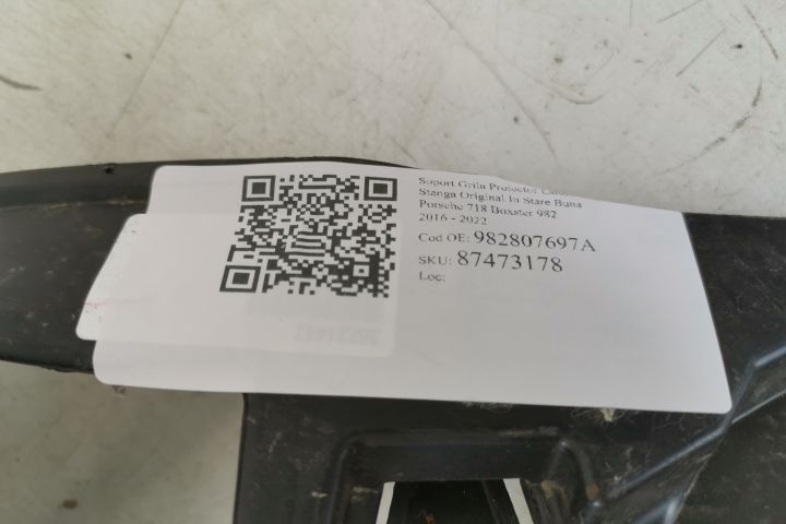 Порше 718 Боксте​р / Porsche 718 Boxster Оригинален страничен държач з