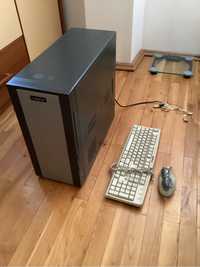 Компютър настолен с мишка и клавиатура