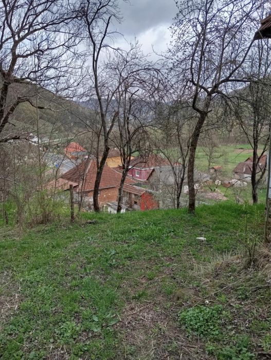 Vand casa cu teren in centrul comunei Buces