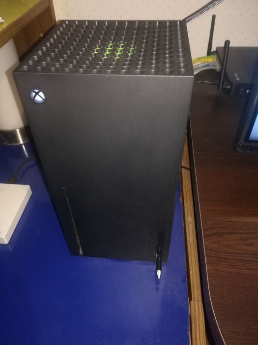 Продавам Xbox Series X