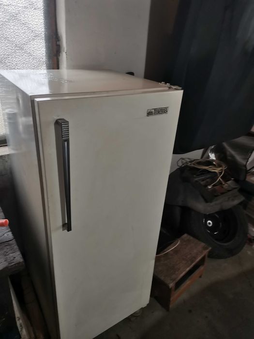 Frigider, 240 l, stare buna