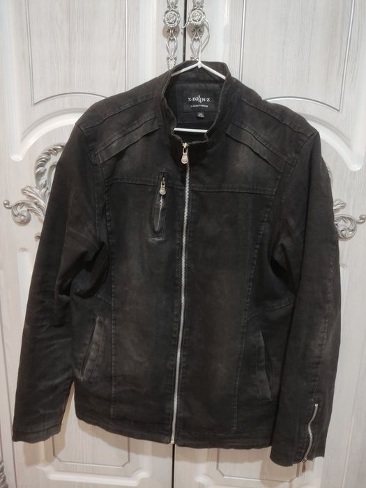 Продается куртка в среднем состоянии