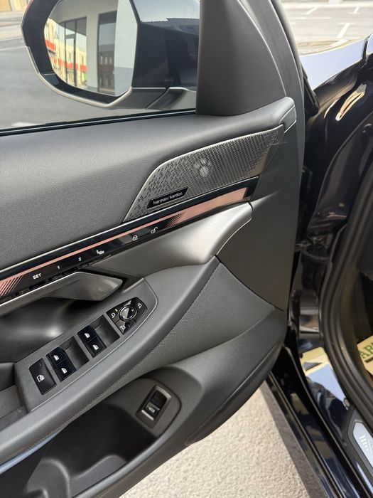 BMW i5 35L v nalichii