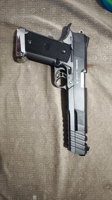 Въздушен пистолет Umarex Combat Zone P11 Para 6мм CO2
