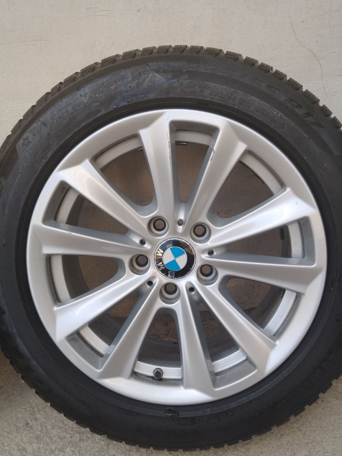 Зимни гуми Pirelli 225 / 55 R17 DOT 4020