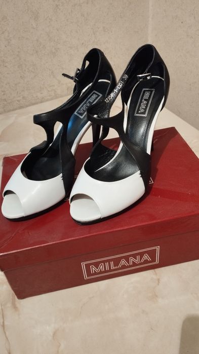 Туфли-Босоножки новые, итальянские.Натуральная кожа.