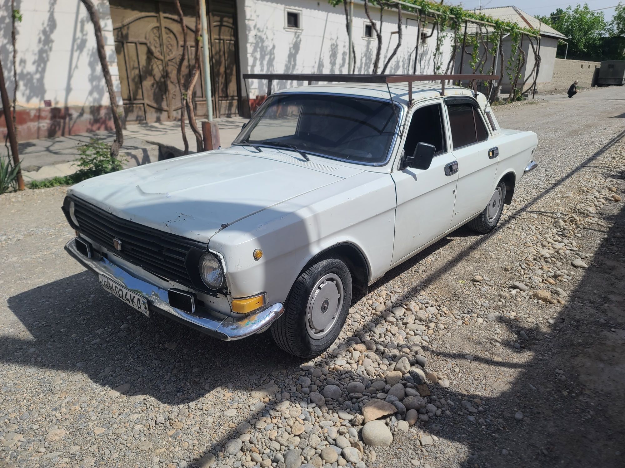 Volga gaz 2410 sotiladi