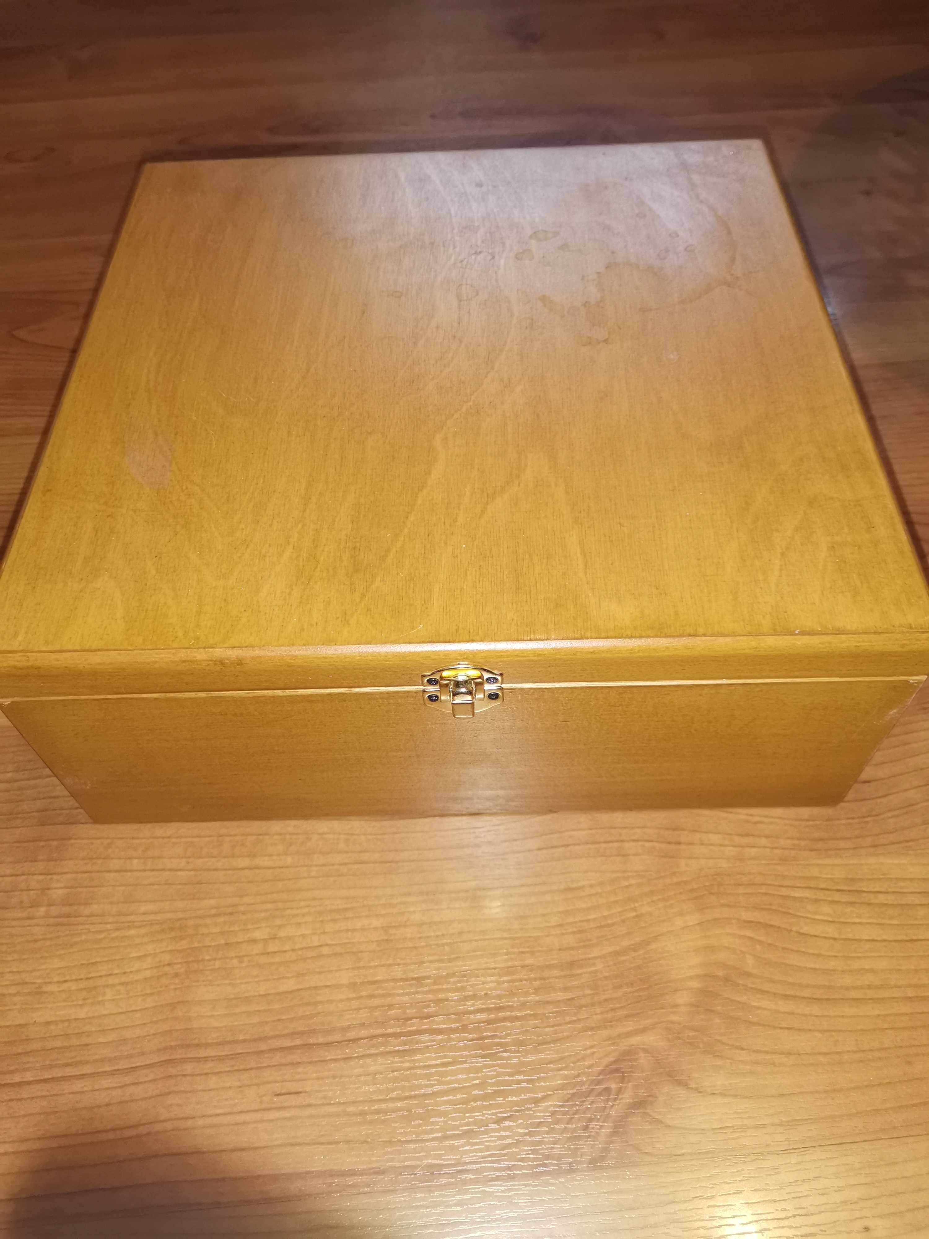 Дървена кутия за подарък