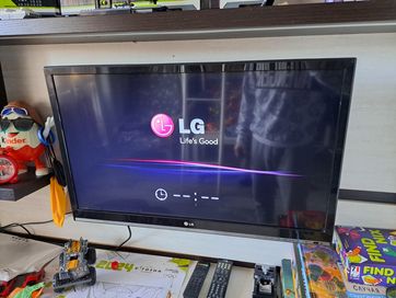 LG телевизор 32 инча