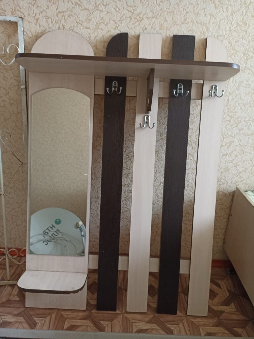 Прихожая с тумбой