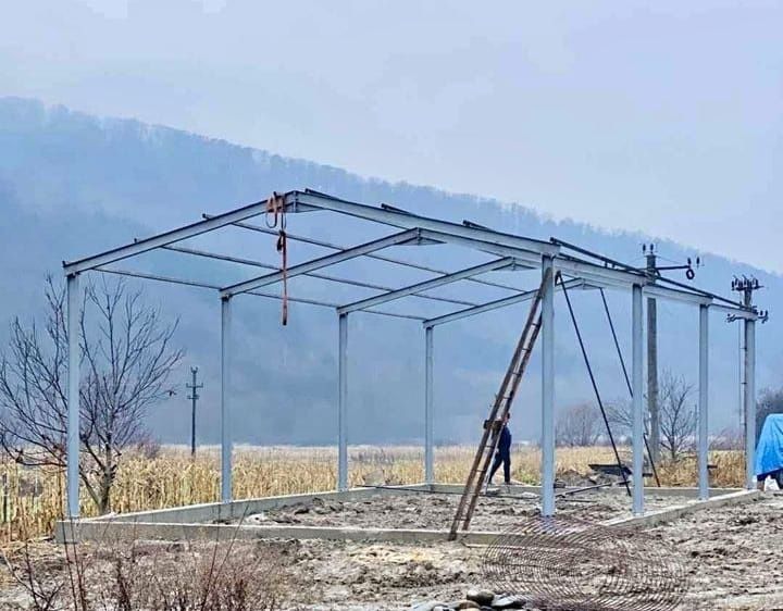 Vând hală metalică 15 x 10