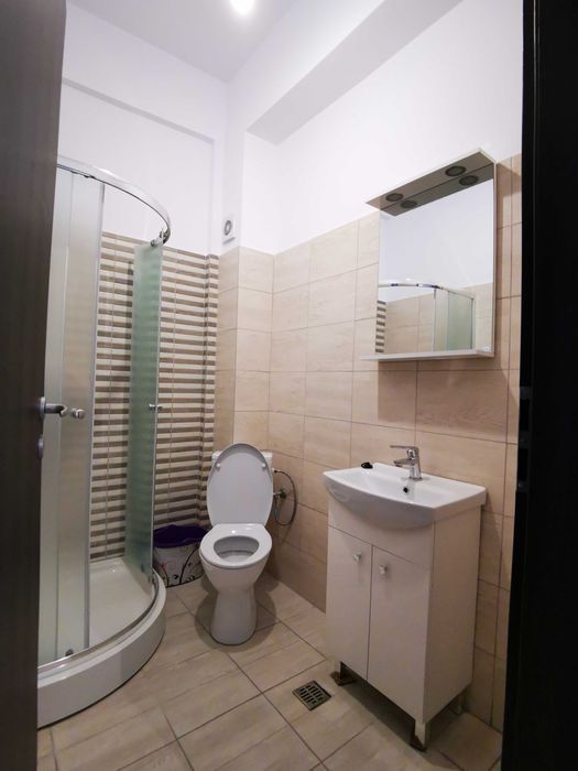 Închiriere garsonieră decomandată/ 31,50 mp/ demisol înalt