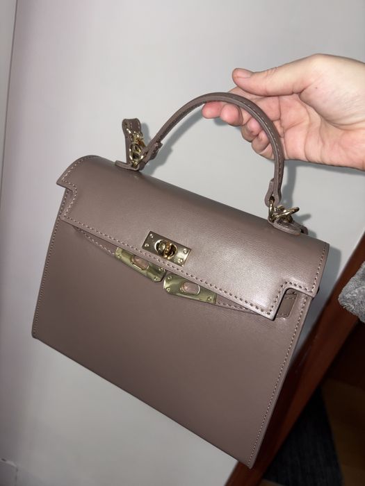 Poseta piele naturala