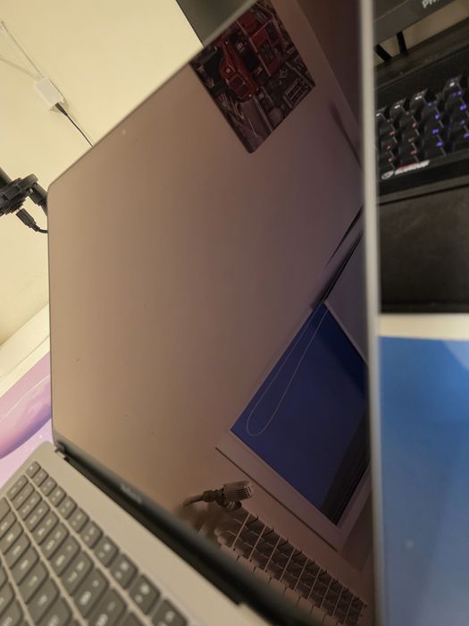 MacBook Air 13" | Inca in garantie | 30 cicluri baterie - 100% health