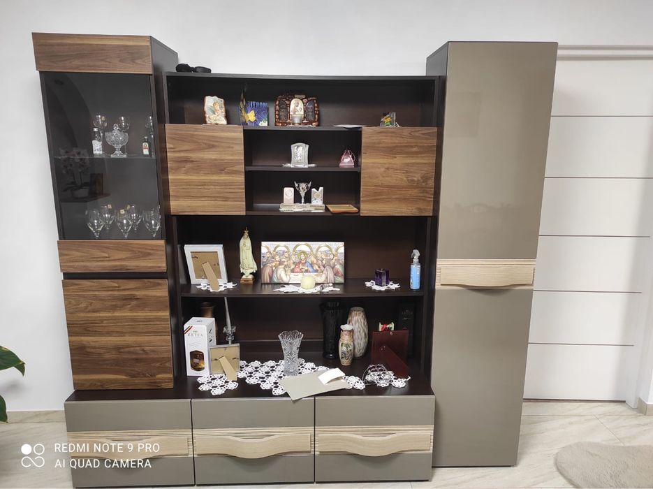 Vând mobila de sufragerie