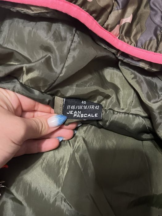 Олекотен елек с качулка