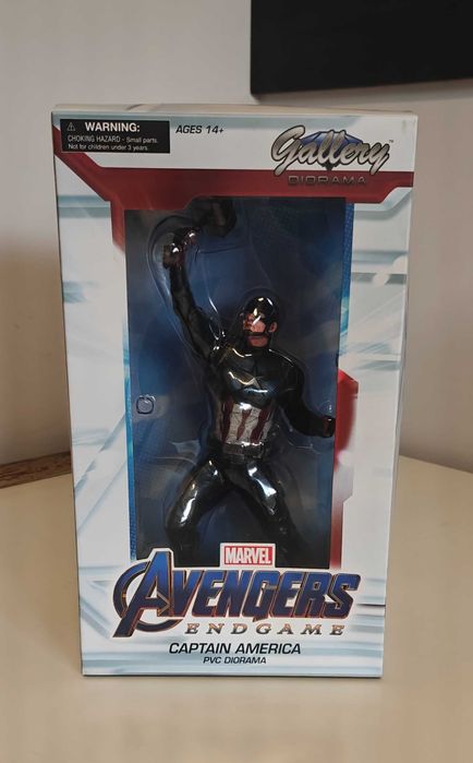 колекционерска фигура Diamond Select Marvel Avengers - Captain America