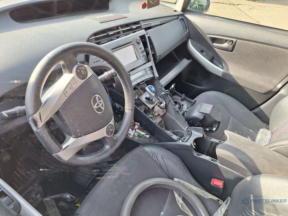 Dezmembrez TOYOTA PRIUS _W3_ 2013 1.8  2ZR FXE 73KW|99HP