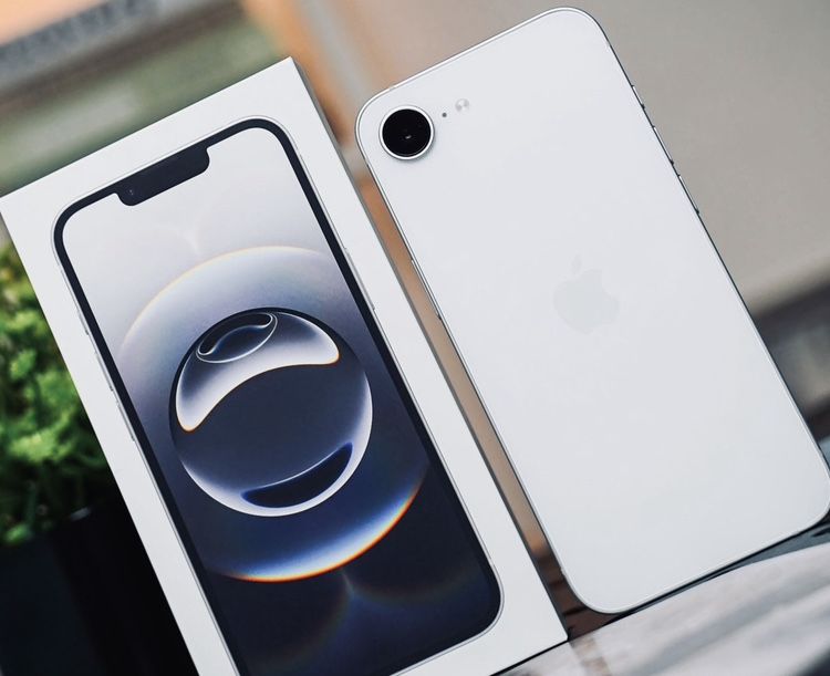 iPhone 16 E , NOU , 2 cicluri incarcare