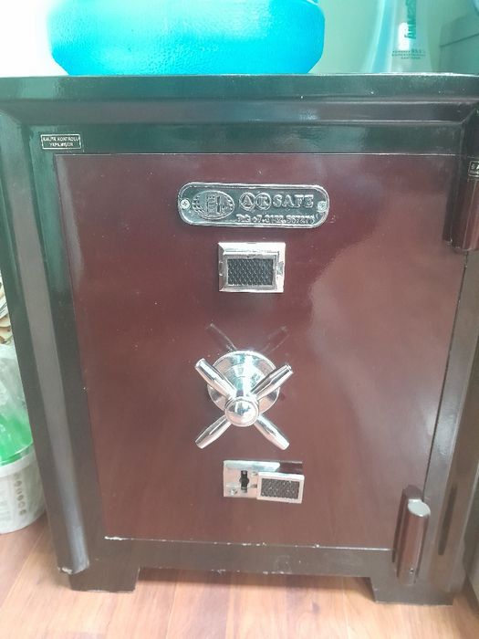 Продам сейф пожарозащитой 2х ключевой  500х440х360 мм