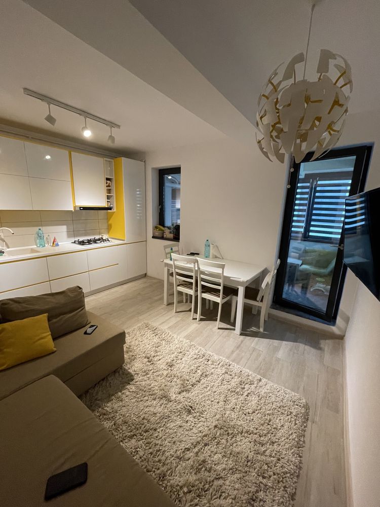Închiriez apartament 3 camere