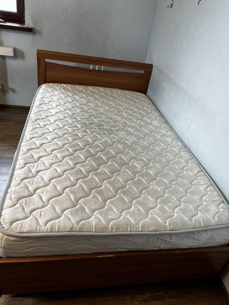 Кровать по матрасу 120Х200 см в хорошем состоянии