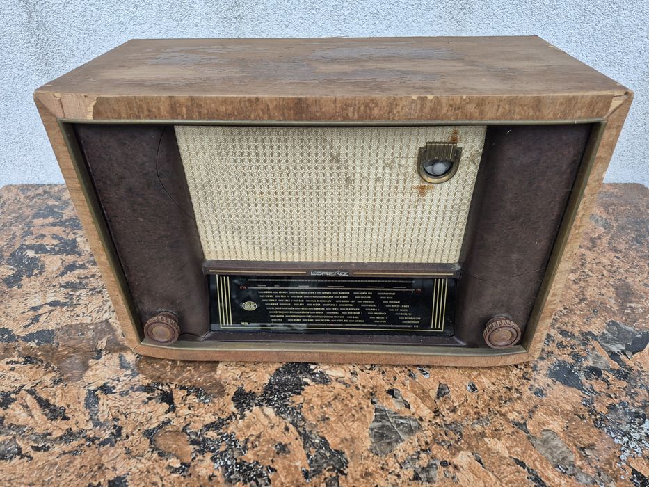 Vand Radio cu lampi marca Lorenz made in Germany 

- video ca