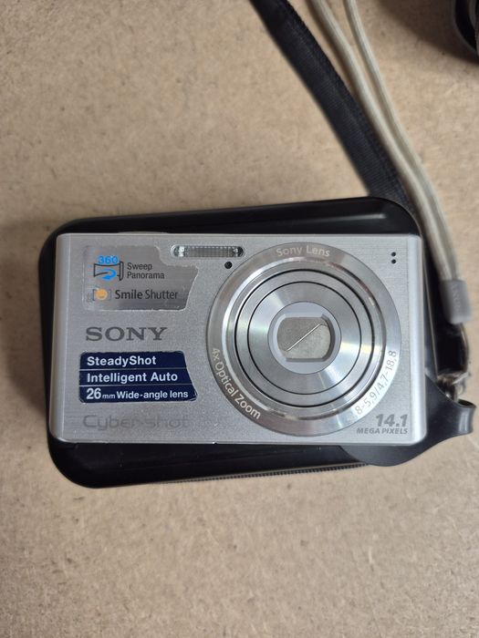 Цифровые фотоаппараты   Sony N50 и Sony DCS v3  в хорошем состоянии.