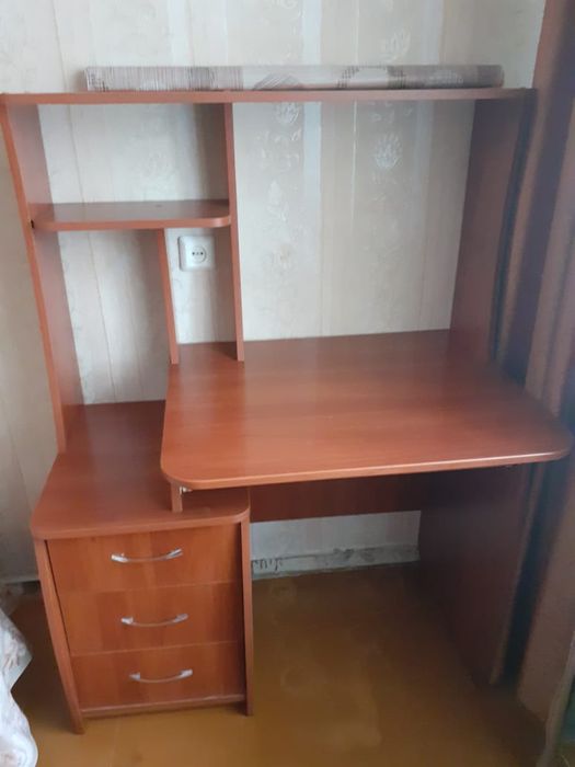 Продам письменный стол недорого