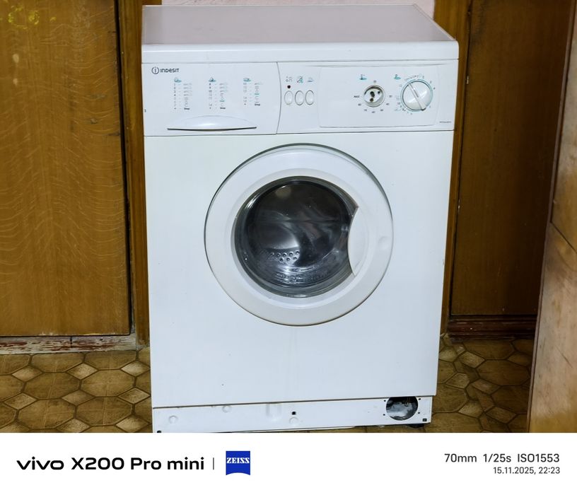 Продается стиральная машина indesit на запчасти
