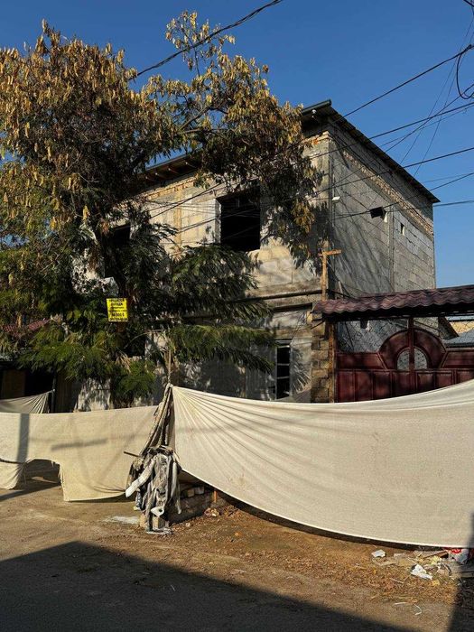 Новый 2х этажный коттедж. Коробка. 1.7 соток 4 комнаты. Узбум. Ул. Ош