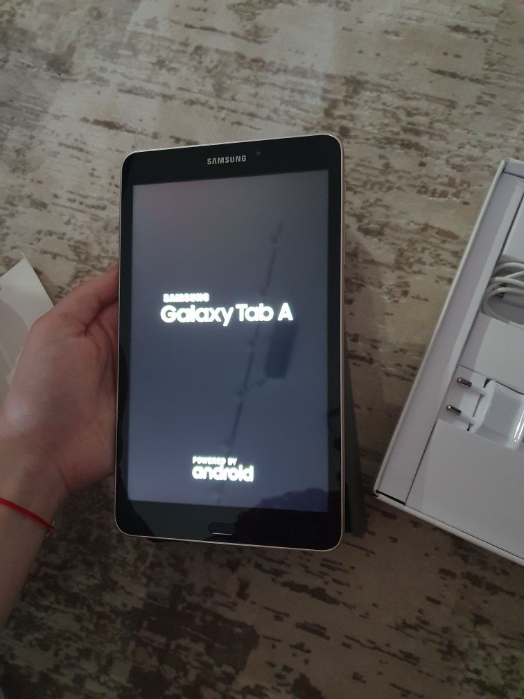 Vând tableta Samsung Tab A