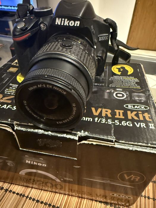 Nikon d3200 utilizat f putin < 2000 cadre +obiectiv 18 55  in cutie