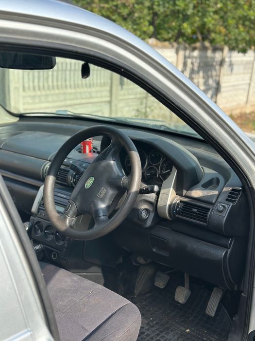 Vând LAND rover motor 2.0 diesel mașina merge bine acte valabile