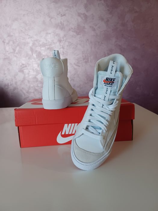 Дамски кецове Nike Blazer Mid 77
