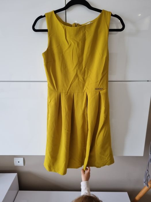 Рокля в цвят шам фъстък