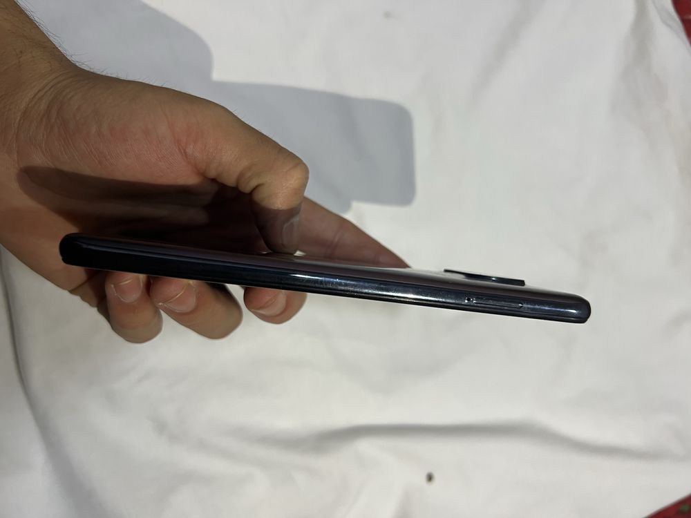 Poco x 3 pro holati yahshi hamma joyi radnoy