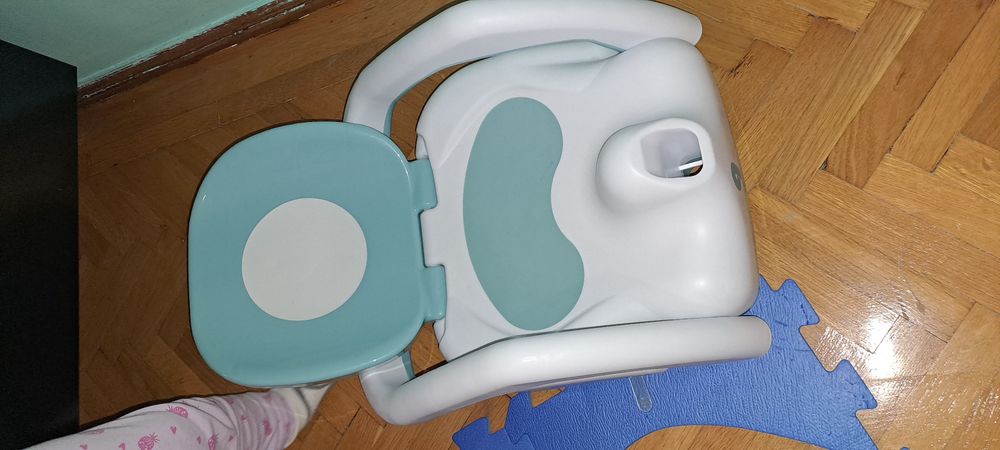 Scaun bebe cu ventuze