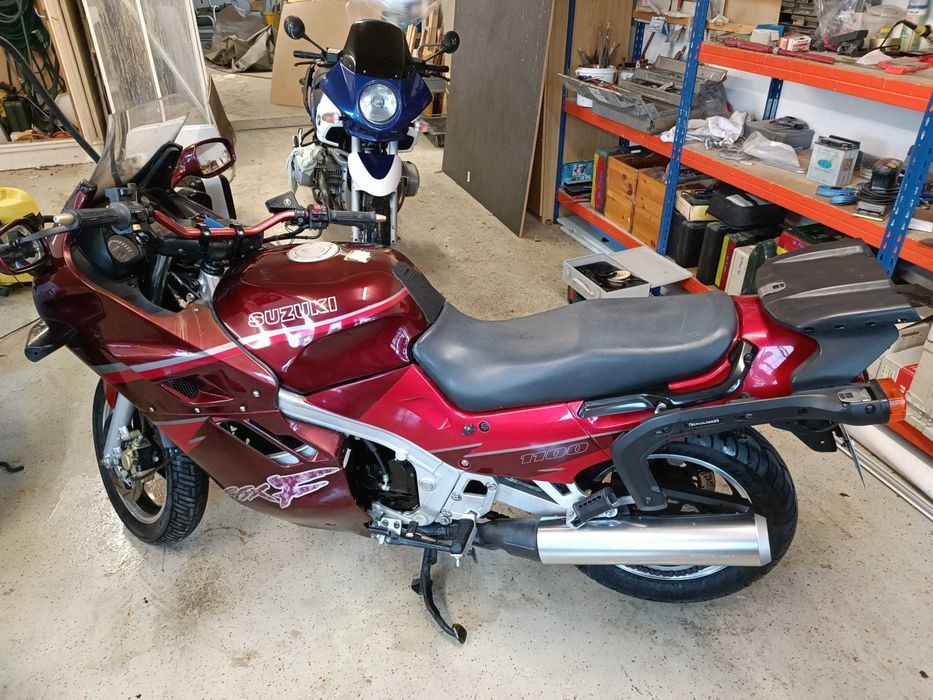 Motocicleta Suzuki GSXF 1100