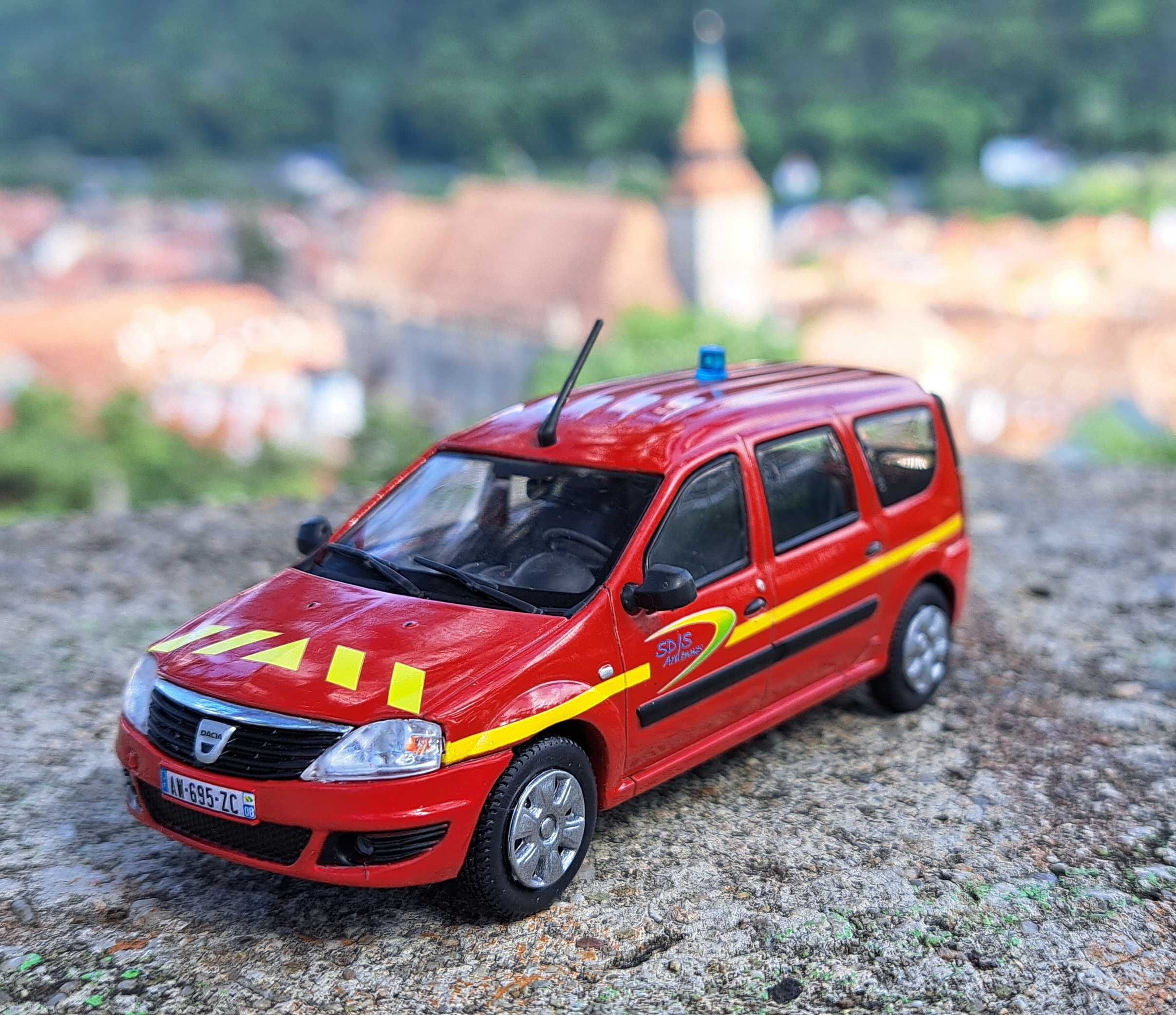 Dacia Logan MCV phase2 pompieri 1:43