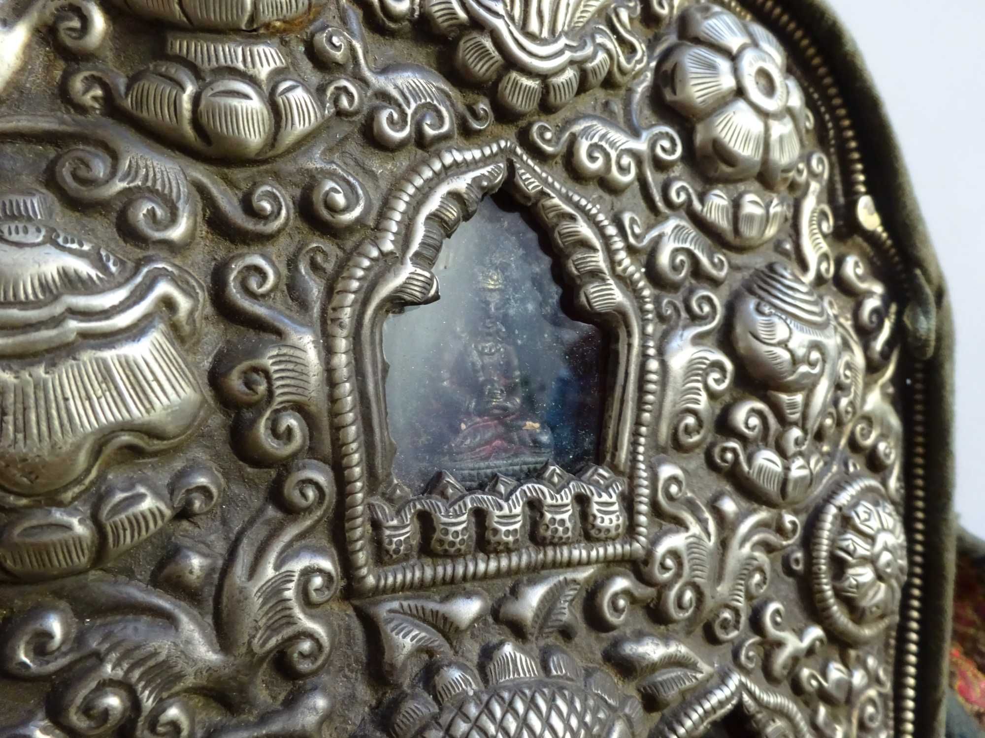 Altar tibetan trei Buddha MARE - Ghau din argint, Nepal, sec. 19